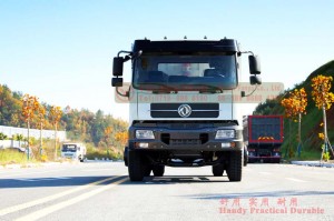 Dongfeng 4*2 ລົດບັນທຸກຫົວຮາບພຽງສີຂາວ ສີ Off-road