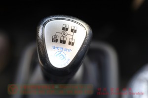 ยานพาหนะสุขาภิบาลเทศบาล Dongfeng 190 HP–4 * 2 รถบรรทุกขยะแบบสวิงอาร์ม–ผู้ผลิตยานพาหนะพิเศษของ Dongfeng