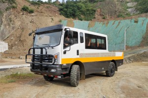Four wheel drive flat head engineering rescue vehicle