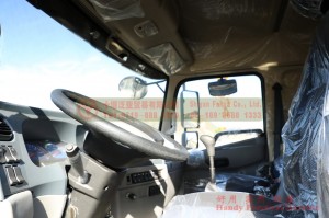 Dongfeng 4*2 Dump Truck in White Off-road Vehicle Good Performance