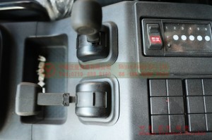 Dongfeng 6*6 EQ2140B Six Drive 6WD Off-road Flat Head ຫນຶ່ງແລະເຄິ່ງແຖວ