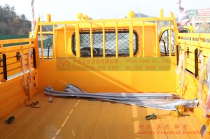 Dongfeng EQ2082 Six wheels off-road vehicle