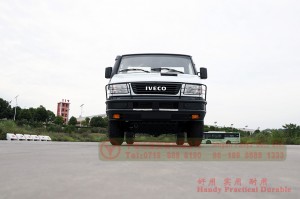依维柯四轮驱动汽车底盘白色和绿色 4WD 4*4 越野车