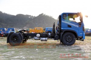Dongfeng EQ5125XLHL6D1 Training Tractor Chassis