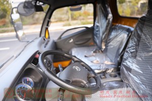ລົດບັນທຸກເບົາ Dongfeng 4*2-Dongfeng 4*2 ລົດບັນທຸກແສງສະຫວ່າງປາຍ off-road ລົດຍົກ-Lift trimming ລົດບັນທຸກສຸຂາພິບານ