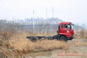 Dongfeng 210 HP Rear Dual Tire Special Off-road Chassis–Dongfeng Flathead 4*2 Chassis–Off-road Truck Export Manufacturer