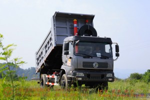 Dongfeng Flathead 4*2 Dump Truck–Dongfeng 210/266 HP Off-road Truck–Off-road Truck Export Manufacturer
