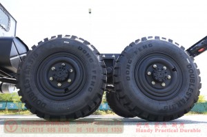 Dongfeng long head double-glass diesel truck chassis –EQ240 four-ton civilian off-road truck chassis–EQ2082 pointed Y25 off-road troop-carrying vehicle chassis