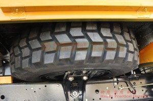 Dongfeng EQ2082 Six wheels off-road vehicle