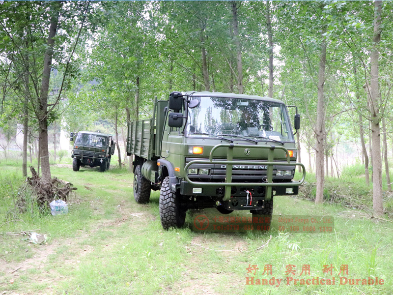 Dongfeng EQ2102 Classic Six wheel drive off -road truck road test live pictures