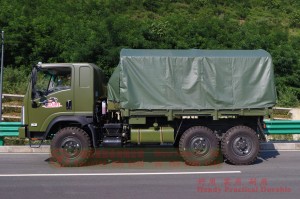 Dongfeng flat-head all-drive off-road truck–Bobcat two-and-a-half-ton diesel off-road troop carrier– Dongfeng 6*6 road transport truck