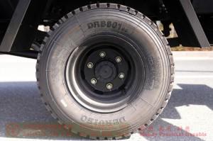 ລົດບັນທຸກເບົາ Dongfeng 4*2-Dongfeng 4*2 ລົດບັນທຸກແສງສະຫວ່າງປາຍ off-road ລົດຍົກ-Lift trimming ລົດບັນທຸກສຸຂາພິບານ