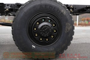 Flathead one and a half row 210 hp special truck chassis–Dongfeng 4*4 rear single tire off-road chassis–Twin-axle off-road truck chassis conversion manufacturers