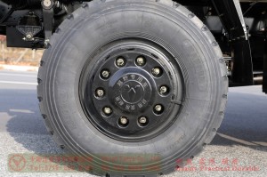 Flathead one and a half row 240 hp Truck–Dongfeng 4*4 rear ຢາງດຽວ off-road Truck–Twin-axle off-road ຜູ້ຜະລິດແປງ