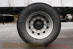东风 4*2 越野卡车底盘 – 290 马力 天津 KR 平头高顶双卧室驾驶室货车底盘改装制造商 – 出口专用汽车底盘