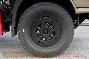 东风 210 马力越野卡车–东风 6WD 平板自卸车–东风越野卡车制造商
