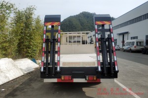 Dongfeng EQ1093 Long-head Flatbed Transporter