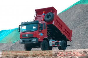 Dongfeng 210 HP Rear Dual Tire Special Off-road Truck–Dongfeng Flathead 4*2 Dump Truck–Off-road Truck Export Manufacturer