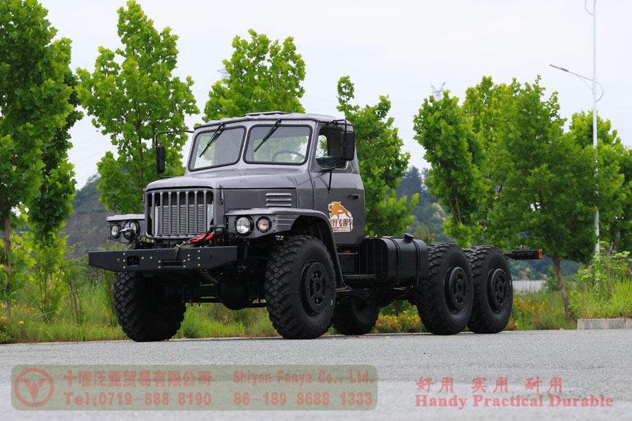 Dongfeng EQ2100 six-wheel-drive off-road chassis