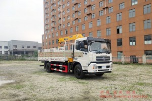 ລົດບັນທຸກ 4×2 Dongfeng ມີລົດເຄນ