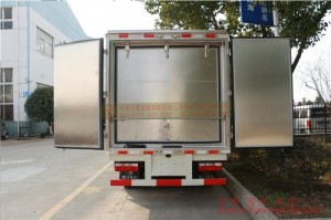 Dongfeng Four Drive Off-road Light Duty Truck ລົດຂົນສົ່ງສິ່ງເສດເຫຼືອທາງການແພດ