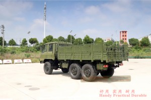 东风EQ2102双排六驱越野卡车