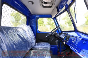 Dongfeng long head double-glass diesel truck chassis –EQ240 four-ton civilian off-road truck chassis–EQ2082 pointed Y25 off-road troop-carrying vehicle chassis