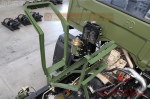 Dongfeng Six Drive EQ2082 Off-road Truck Spare Tyre Rack