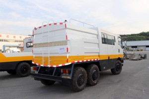 6 × 6 flat head Off-road engineering vehicle and refulling truck