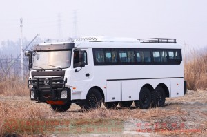 Dongfeng bus with bumper bar–Dongfeng 6*6 bus–190 hp city commuter bus–Dongfeng 30-seat bus