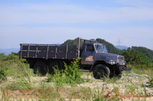 Dongfeng 6×6 Grey Cab 190HP Off-Road Truck — Dongfeng Long-Nose 245 Off-Road Transport Vehicle — Dongfeng EQ2100 Cargo Box with Side Lights