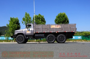 Dongfeng 6×6 Grey Cab 190HP Off-Road Truck — Dongfeng Long-Nose 245 Off-Road Transport Vehicle — Dongfeng EQ2100 Cargo Box with Side Lights