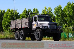 Dongfeng 6×6 Grey Cab 190HP Off-Road Truck — Dongfeng Long-Nose 245 Off-Road Transport Vehicle — Dongfeng EQ2100 Cargo Box with Side Lights