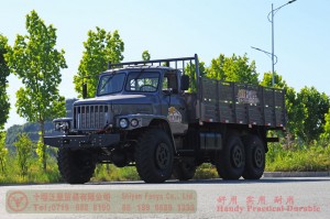Dongfeng 6×6 Grey Cab 190HP Off-Road Truck — Dongfeng Long-Nose 245 Off-Road Transport Vehicle — Dongfeng EQ2100 Cargo Box with Side Lights