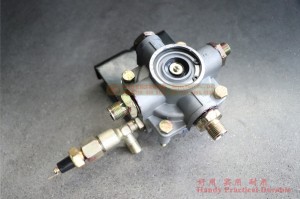 Dongfeng EQ2100 Six Drive Off-road Truck Relay Valve