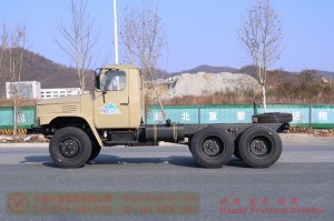 Dongfeng long head double-glass diesel truck chassis –EQ240 four-ton civilian off-road truck chassis–EQ2082 pointed Y25 off-road troop-carrying vehicle chassis