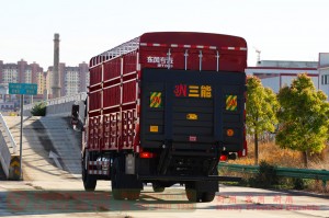 Dongfeng 4×2 Hydraulic Tailgate Truck — 210 HP Box Truck — Commercial Truck Export Manufacturer