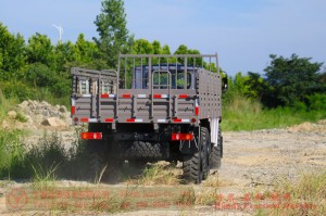 Dongfeng 6×6 Grey Cab 190HP Off-Road Truck — Dongfeng Long-Nose 245 Off-Road Transport Vehicle — Dongfeng EQ2100 Cargo Box with Side Lights