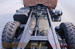 Dongfeng longhead diesel truck chassis –EQ240 four-ton civilian off-road truck chassis–EQ2082 pointed Y25 off-road troop-carrying vehicle chassis