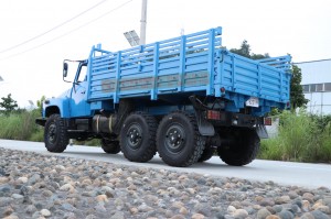 Dongfeng EQ2082 Six wheel drive off-road vehicle