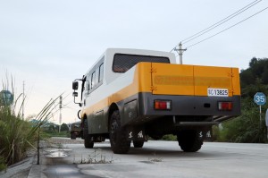 Four wheel drive flat head engineering rescue vehicle