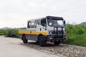 Four wheel drive flat head engineering rescue vehicle