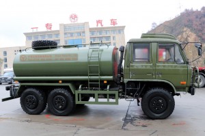 Six wheel drive Dongfeng EQ2102N Off-road water spraying vehicle