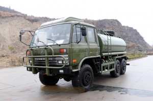Six wheel drive Dongfeng EQ2102N Off-road water spraying vehicle