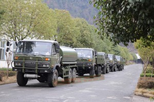 Dongfeng Six Drive EQ2102G လမ်းကြမ်းဆီတင်ကာ