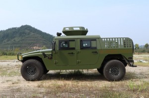 Four wheel drive Dongfeng off-road vehicle Protective Armored Vehicle