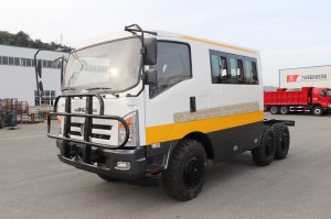 Six wheel drive engineering rescue vehicle chassis