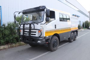 6 × 6 flat head Off-road engineering vehicle and refulling truck
