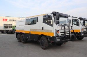6 × 6 flat head Off-road engineering vehicle and refulling truck