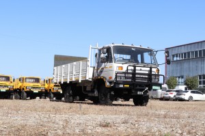 Dongfeng EQ2070 Six Drive Off-road trucks with hydraulic tail plate